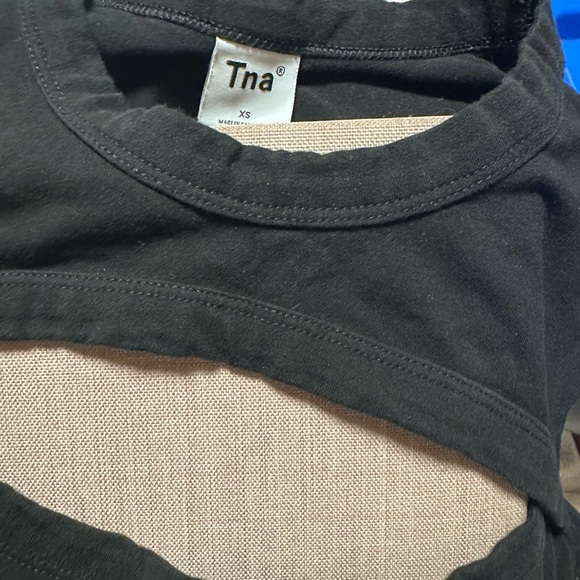 Aritzia TNA Black Contour Crop Top Size XS Buttery Soft Short Sleeves Women - Picture 6 of 6